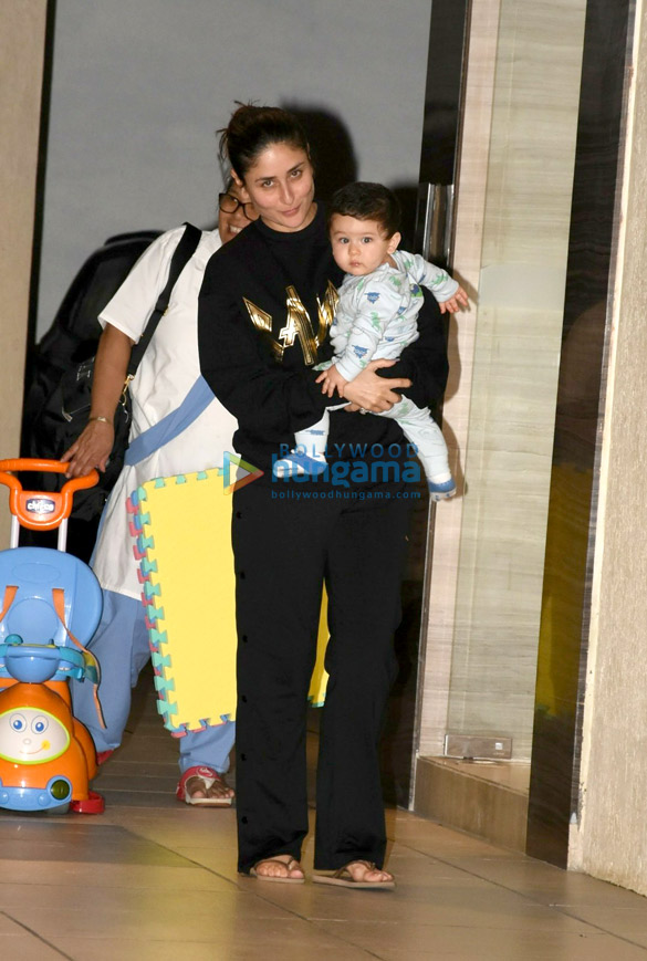 kareena kapoor khan snapped with taimur post birthday celebrations at babita kapoors house in bandra 3