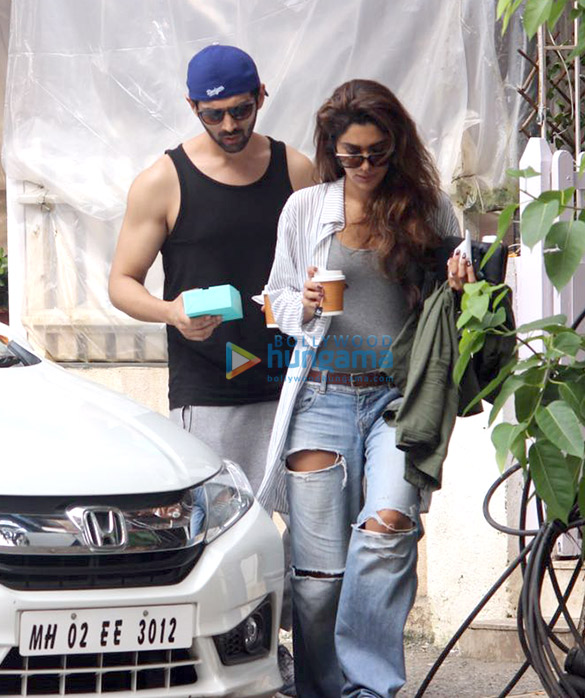 kartik aaryan snapped in bandra 4