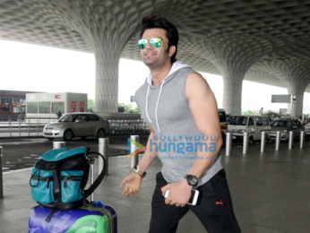 Manish Paul snapped at the airport