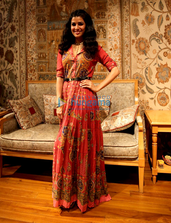 nimrat kaur unveils ritu kumars festive winter campaign at her kala ghoda store in mumbai 2