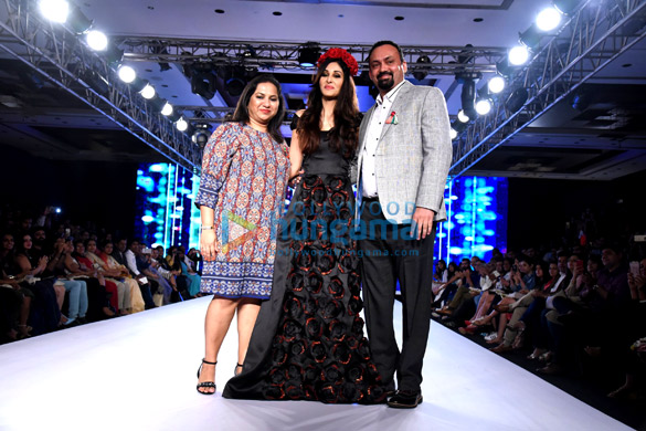 pooja chopra walk the ramp at bombay times fashion week 5