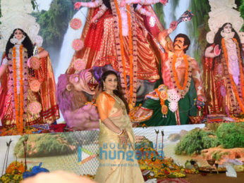 Ranbir Kapoor, Alia Bhatt, Rani Mukherji and others snapped at Durga Pooja in Juhu