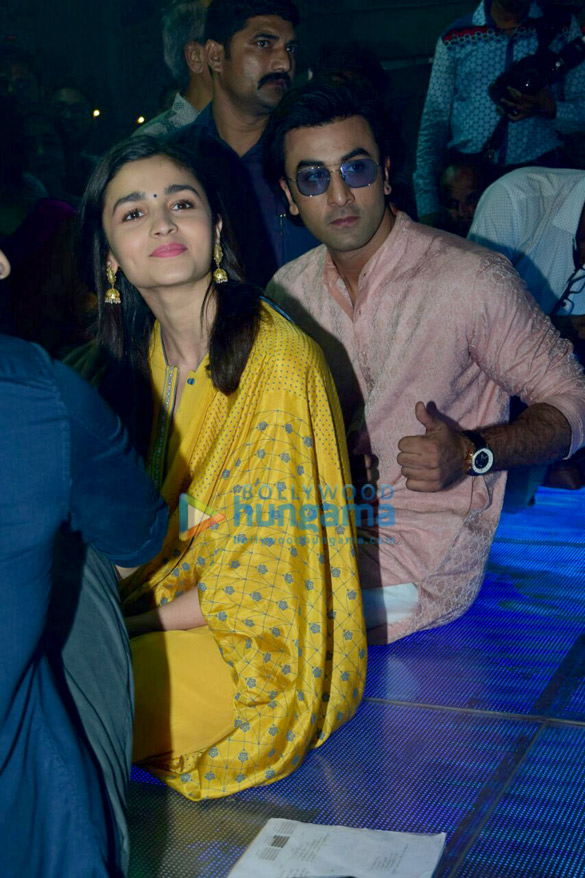 ranbir alia rani snapped at durga pooja in juhu9