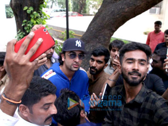 Ranbir Kapoor greets fans on his 35th birthday