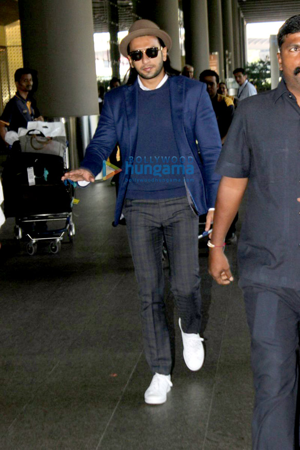 ranveer singh and shraddha kapoor snapped at the airport 3
