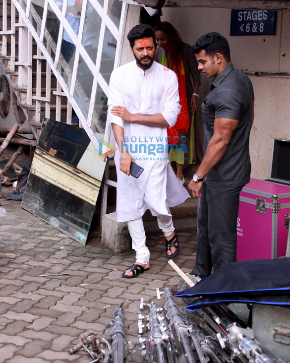 riteish deshmukh spotted after photoshoot at mehboob studio 2