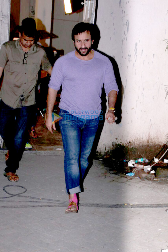 saif ali khan snapped at mehboob studio 3 2
