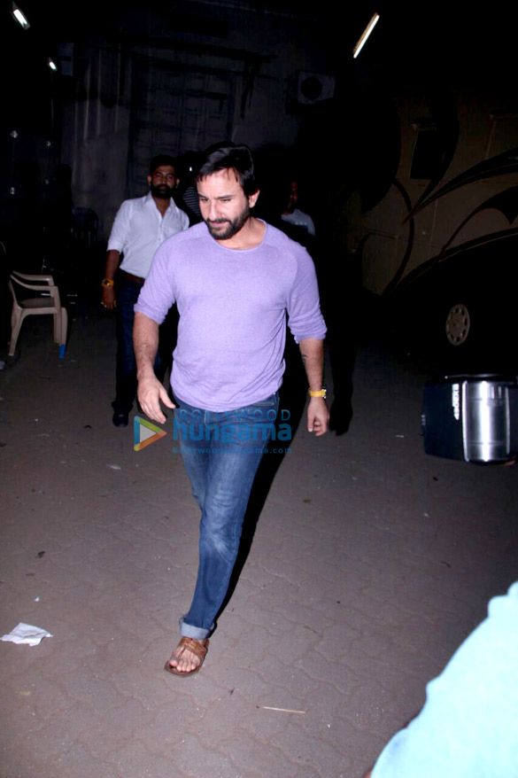 saif ali khan snapped at mehboob studio 4 2