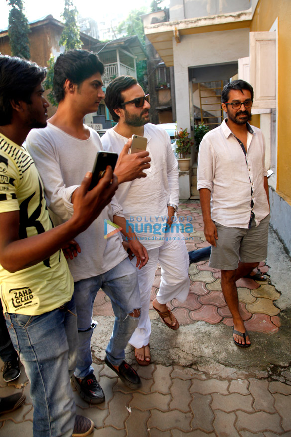 saif ali khan snapped post meeting in bandra 6