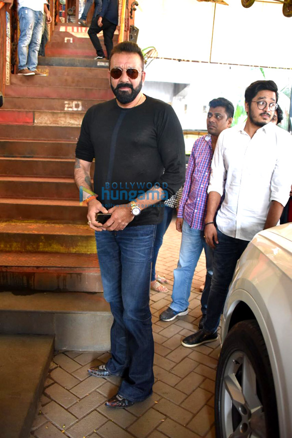 sanjay dutt snapped promoting the film bhoomi 5
