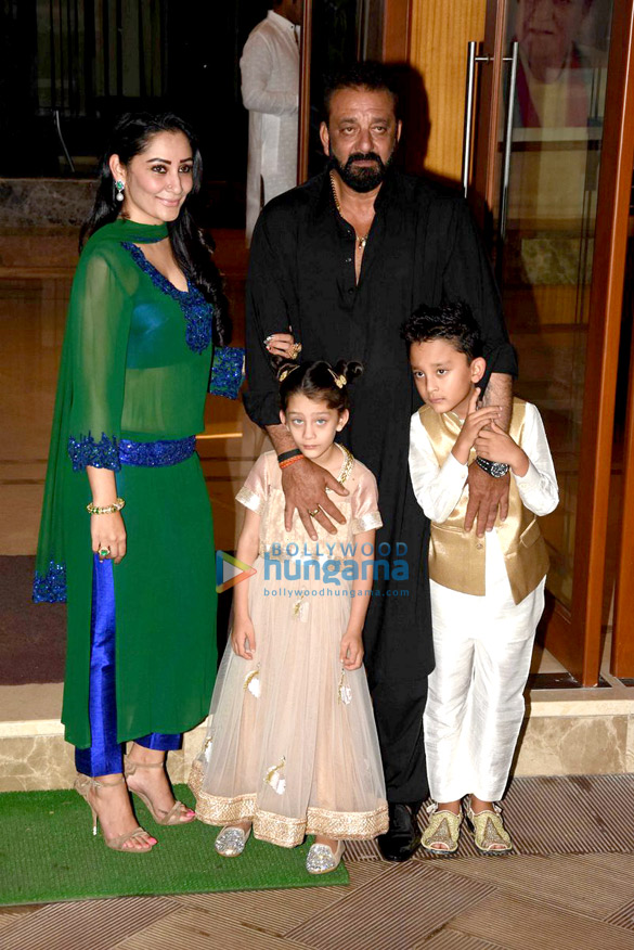 sanjay dutts eid dinner with bhoomi starcast 9