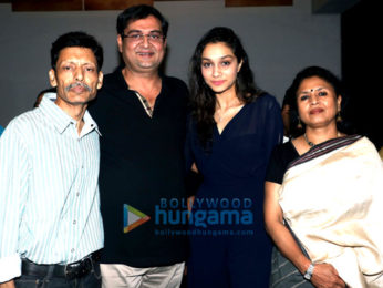 Sarika, Satish Kaushik, Anup Jalota and others grace the special screening of the film 'Mr. Kabaadi'