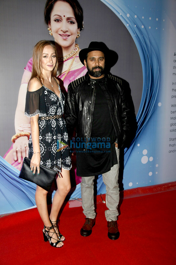 shah rukh khan graces hema malinis dance event with international artist 13