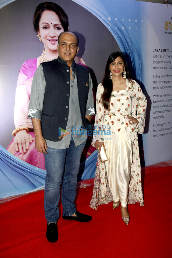 shah rukh khan graces hema malinis dance event with international artist 4