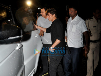 Shah Rukh Khan snapped post dubbing in bandra