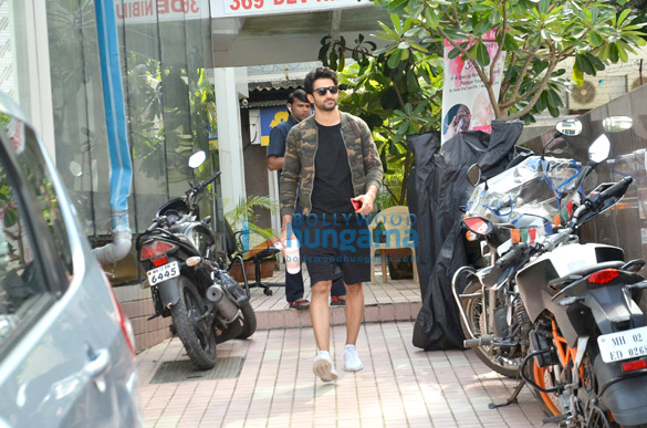 sidhant gupta snapped post his gym session in bandra 2