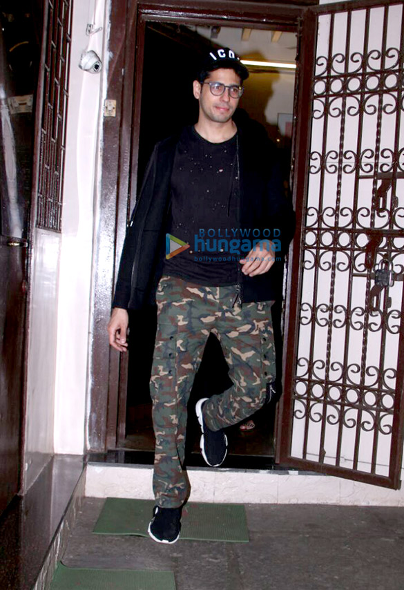 sidharth malhotra spotted at purple haze studio for dubbing for his ad shoot 3