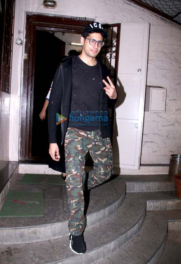 sidharth malhotra spotted at purple haze studio for dubbing for his ad shoot 4
