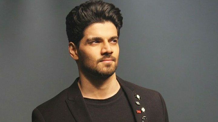 Sooraj Pancholi Shares A Funny Moment Alongside Badshah & Manish Paul In London At Dabangg Tour UK Sooraj Pancholi Shares A Funny Moment Alongside Badshah & Manish Paul In London At Dabangg Tour UK