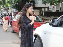 Check out: Shah Rukh Khan’s daughter Suhana Khan basic look is quite chic!