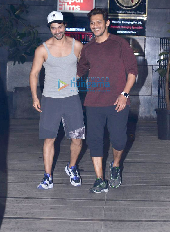 varun dhavan snapped with his gym trainer and pal in bandra 2