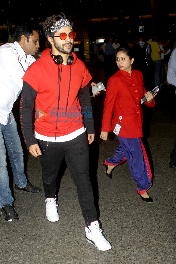 varun dhawan and richa chadda snapped at the airport 5