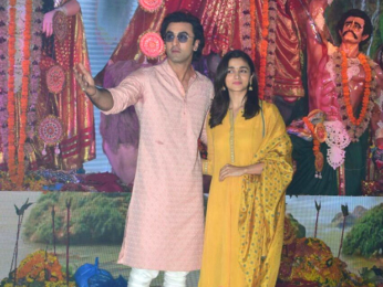 WOW! Ranbir Kapoor serves devotees at a Durga puja pandal in Juhu WOW! Ranbir Kapoor serves devotees at a Durga puja pandal in Juhu