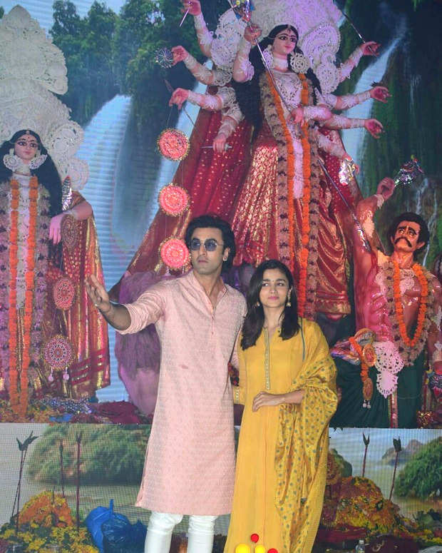 WOW! Ranbir Kapoor serves devotees at a Durga puja pandal in Juhu1