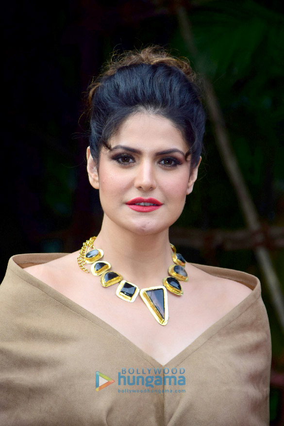 zarine khan snapped on the sets of comedy dangal 4