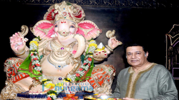 Anup Jalota and other celebrities grace the Ganpati pandal in Mulund that celebrates its 25th year