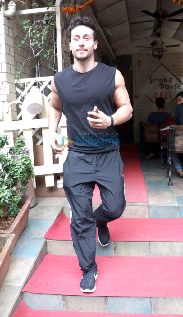 Tiger Shroff and Disha Patani snapped at Smoke House Deli in Bandra Tiger Shroff and Disha Patani snapped at Smoke House Deli in Bandra