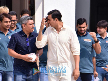 Akshay Kumar has lunch with 'Pro Kabaddi League' players