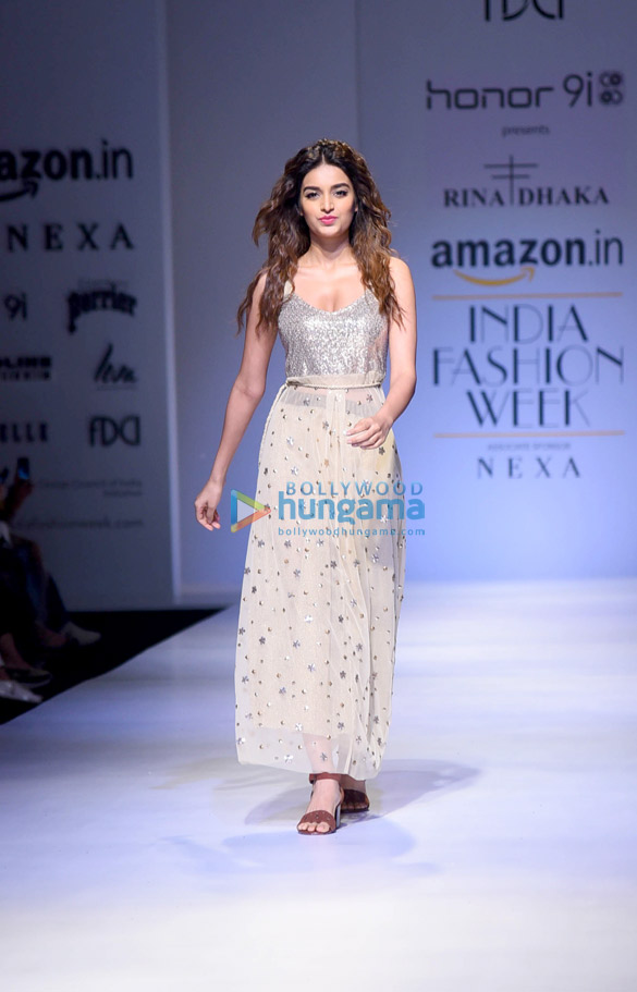 aifw 2017 nidhhi agerwal walks the ramp in new delhi 3
