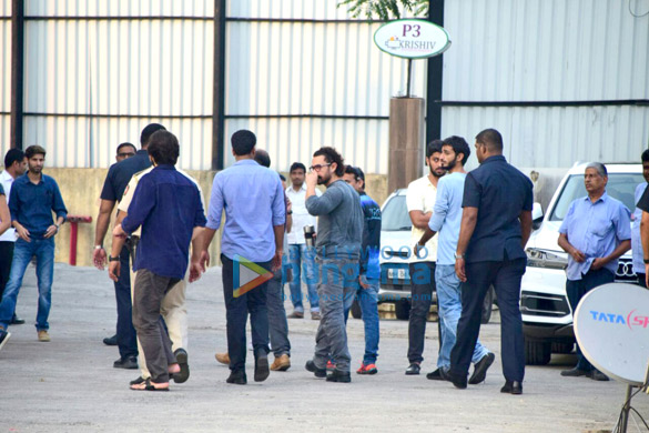 aamir khan and virat kohli snapped on the sets of a chat show to promote secret superstar 3
