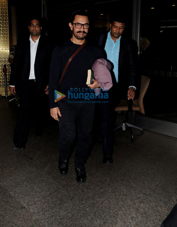 aamir khan and zareen khan snapped at the airport 2
