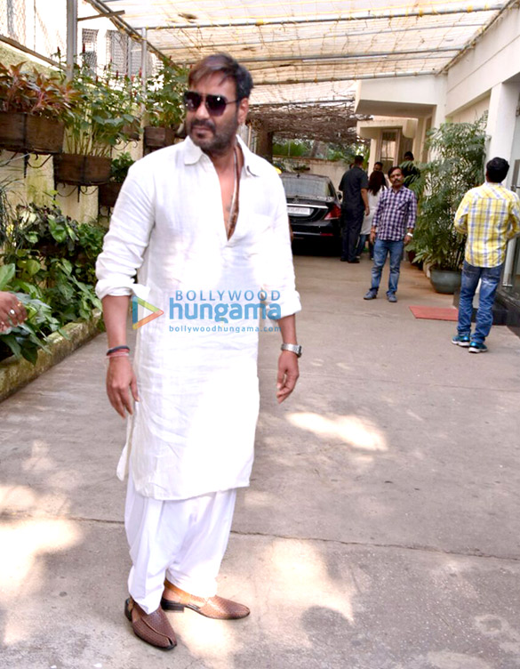 ajay devgan and kajol watch golmaal again with their kids 2