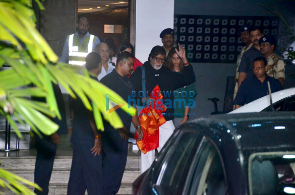 amitabh bachchan snapped returning from the maldives 3