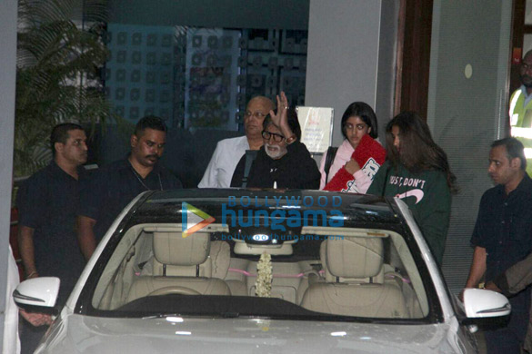 amitabh bachchan snapped returning from the maldives 5
