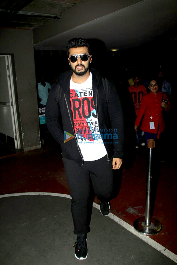 arjun kapoor and ayushmann khurrana snapped at the airport 1 2