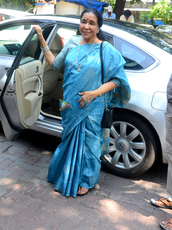 asha bhosle spotted at dubbing studio in bandra 2