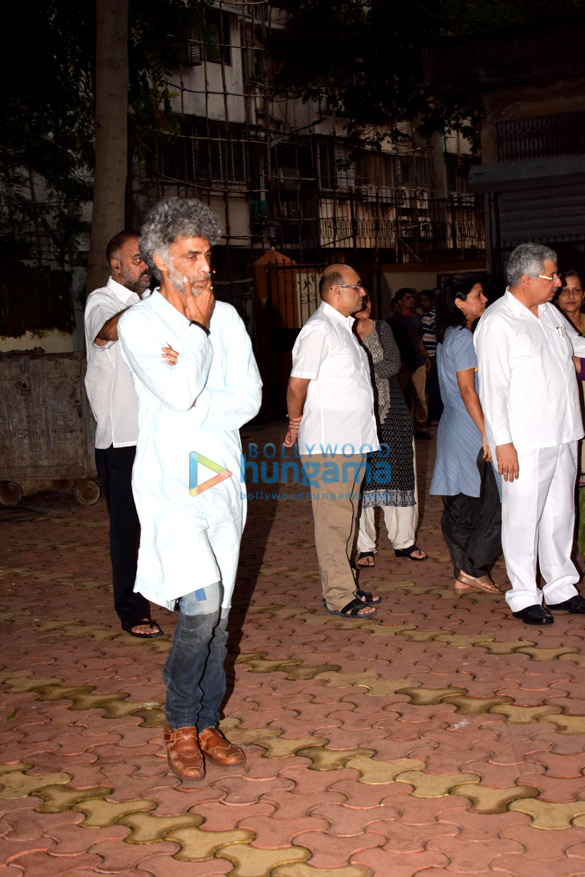 celebs attend kundan shahs funeral 13