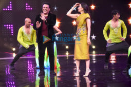 Govinda and Karisma Kapoor on the set of 'Dance Champions'