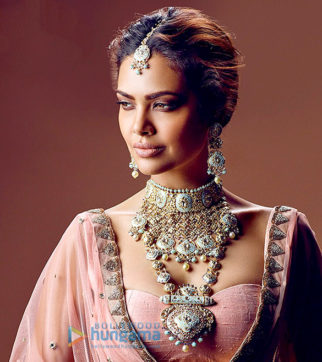 Celebrity Photo Of Esha Gupta