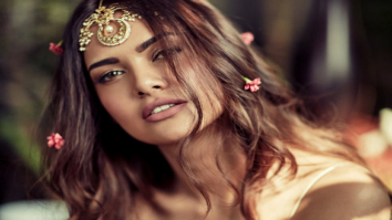 Celebrity Photo Of Esha Gupta