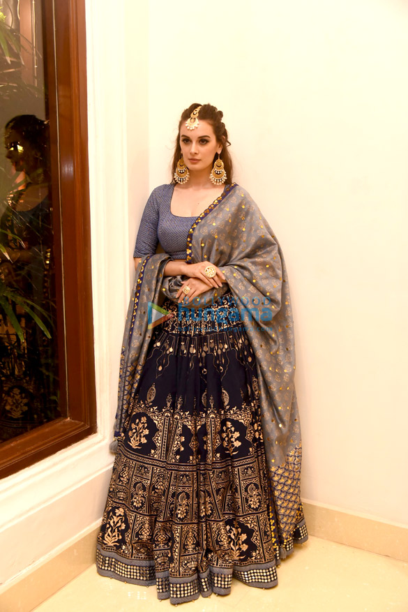 evelyn sharma snapped at the indian beach fashion week 2017 2