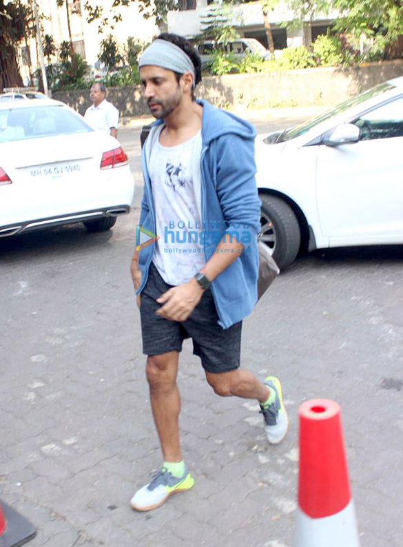 farhan akhtar and ranveer singh spotted outside otters club 5