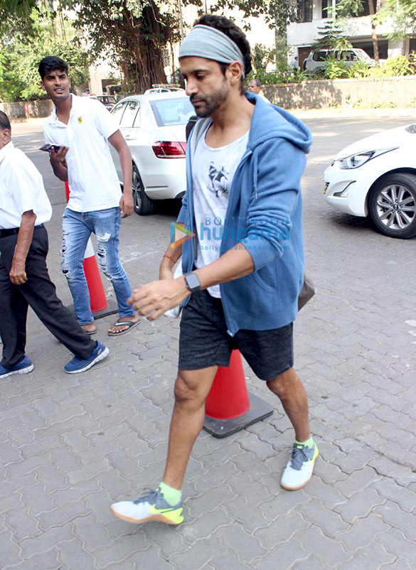 farhan akhtar and ranveer singh spotted outside otters club 6