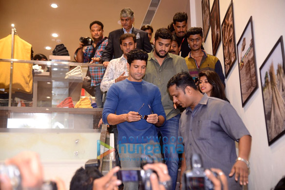 farhan akhtar graces the launch of the linen club store 3