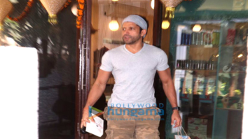 Farhan Akhtar snapped at BBLUNT