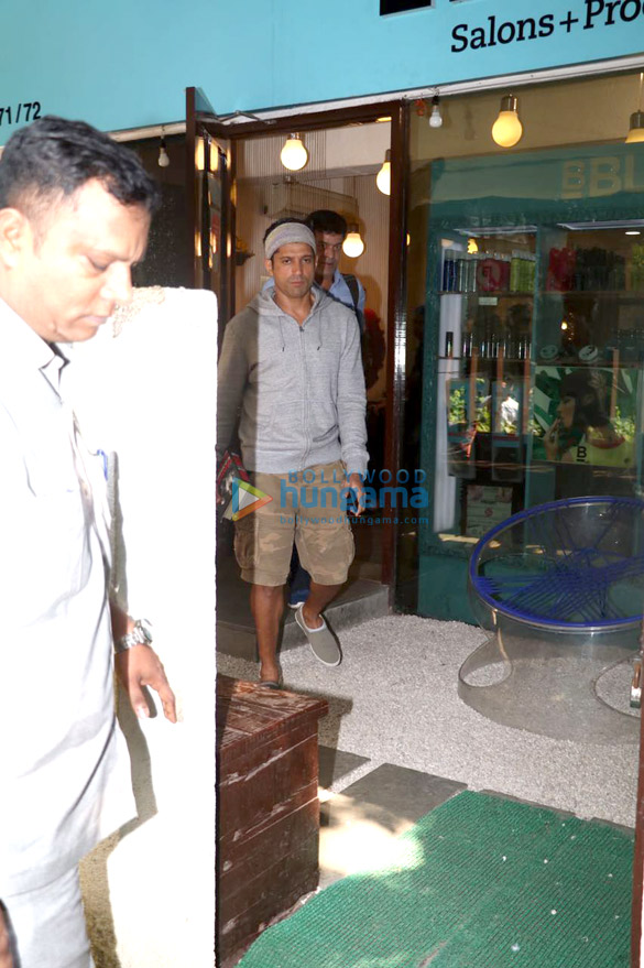 farhan akhtar snapped at bblunt salon 3